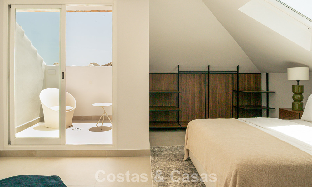 Ático boutique en venta a poca distancia a pie de los servicios y de Puerto Banús, Nueva Andalucía, Marbella 803815