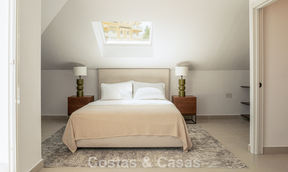 Ático boutique en venta a poca distancia a pie de los servicios y de Puerto Banús, Nueva Andalucía, Marbella 803817