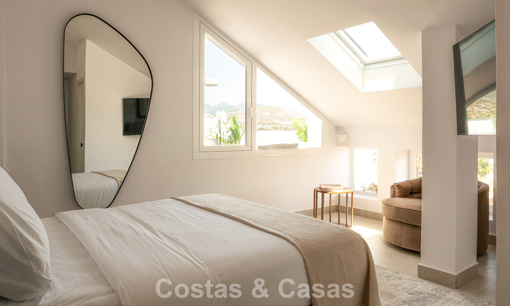 Ático boutique en venta a poca distancia a pie de los servicios y de Puerto Banús, Nueva Andalucía, Marbella 803819
