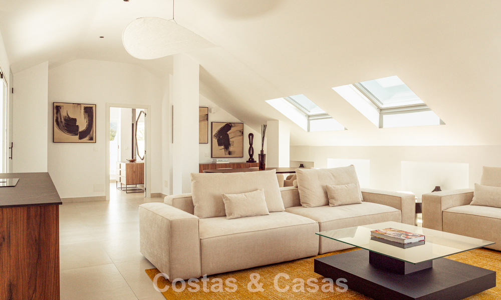 Ático boutique en venta a poca distancia a pie de los servicios y de Puerto Banús, Nueva Andalucía, Marbella 803822