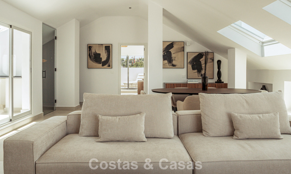 Ático boutique en venta a poca distancia a pie de los servicios y de Puerto Banús, Nueva Andalucía, Marbella 803829