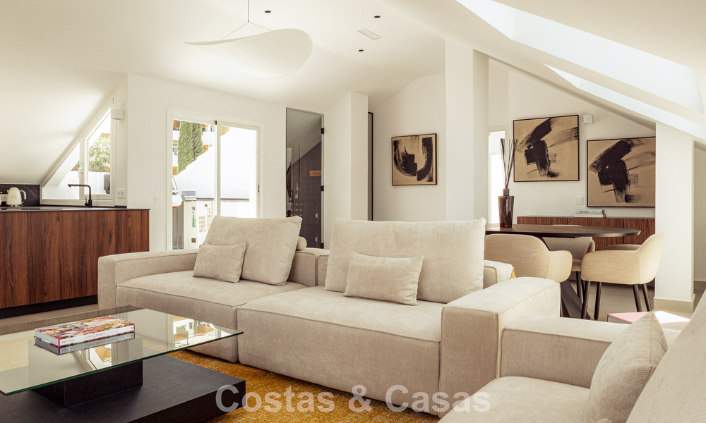 Ático boutique en venta a poca distancia a pie de los servicios y de Puerto Banús, Nueva Andalucía, Marbella 803830