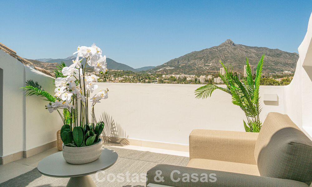 Ático boutique en venta a poca distancia a pie de los servicios y de Puerto Banús, Nueva Andalucía, Marbella 803834