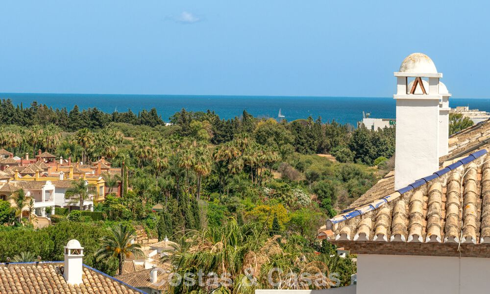 Ático boutique en venta a poca distancia a pie de los servicios y de Puerto Banús, Nueva Andalucía, Marbella 803835