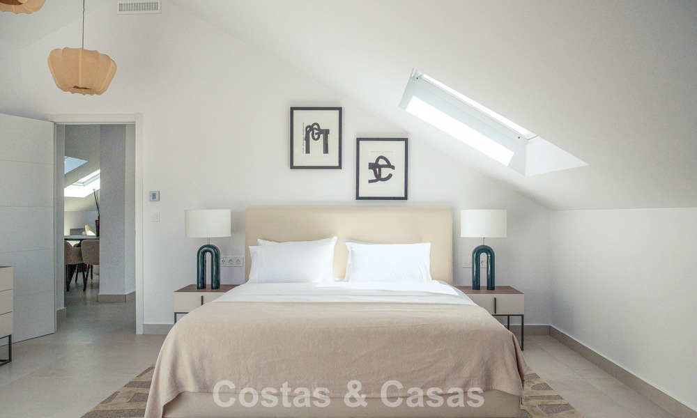 Ático boutique en venta a poca distancia a pie de los servicios y de Puerto Banús, Nueva Andalucía, Marbella 803839