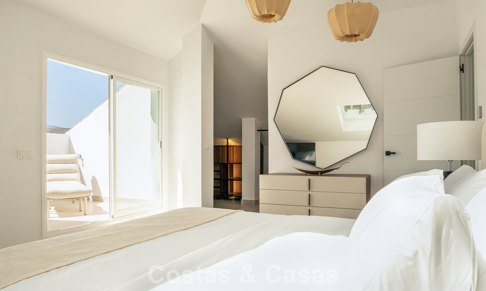 Ático boutique en venta a poca distancia a pie de los servicios y de Puerto Banús, Nueva Andalucía, Marbella 803840