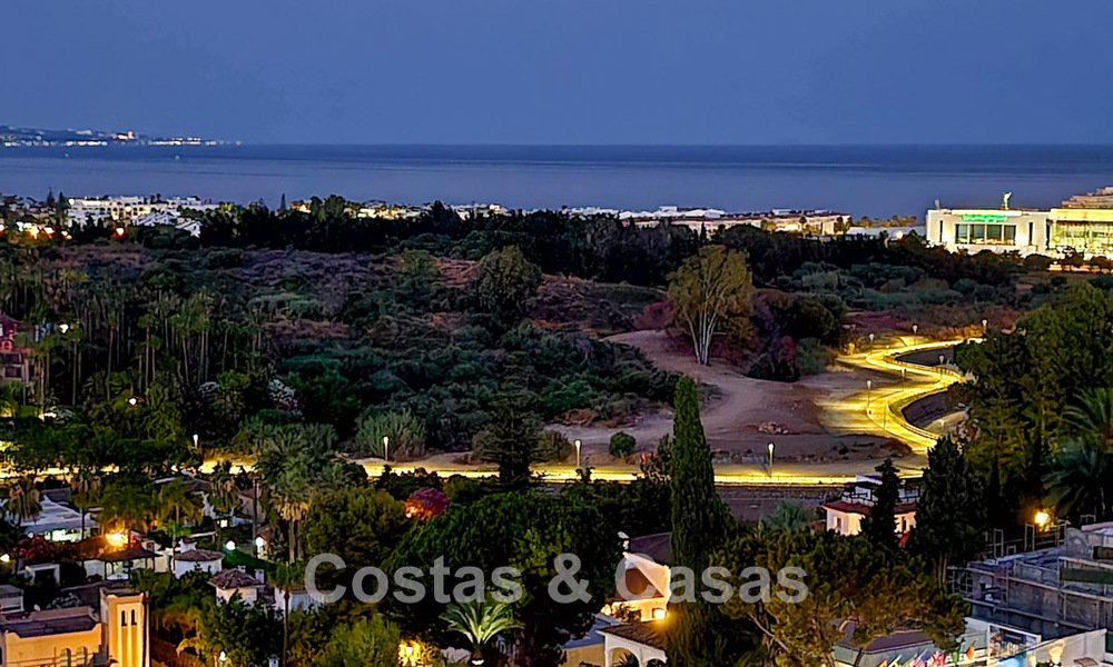 Ático boutique en venta a poca distancia a pie de los servicios y de Puerto Banús, Nueva Andalucía, Marbella 804115