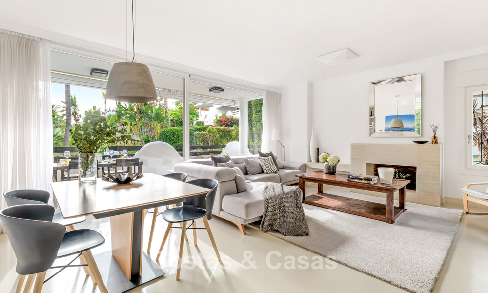 Exclusiva vivienda pareada con solárium en la azotea en venta en la Milla de Oro de Marbella 803851