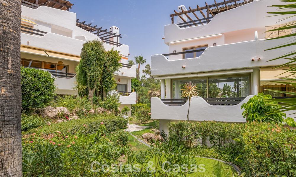 Exclusiva vivienda pareada con solárium en la azotea en venta en la Milla de Oro de Marbella 803852