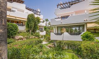 Exclusiva vivienda pareada con solárium en la azotea en venta en la Milla de Oro de Marbella 803852 