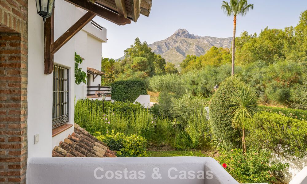 Exclusiva vivienda pareada con solárium en la azotea en venta en la Milla de Oro de Marbella 803853