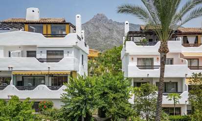 Exclusiva vivienda pareada con solárium en la azotea en venta en la Milla de Oro de Marbella 803855