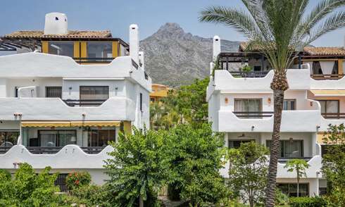 Exclusiva vivienda pareada con solárium en la azotea en venta en la Milla de Oro de Marbella 803855