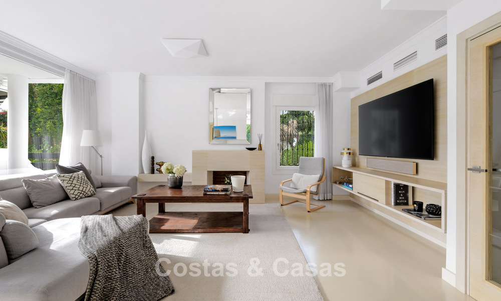 Exclusiva vivienda pareada con solárium en la azotea en venta en la Milla de Oro de Marbella 803865