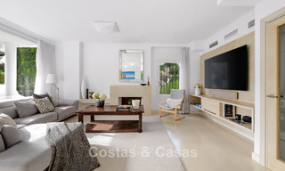 Exclusiva vivienda pareada con solárium en la azotea en venta en la Milla de Oro de Marbella 803865 
