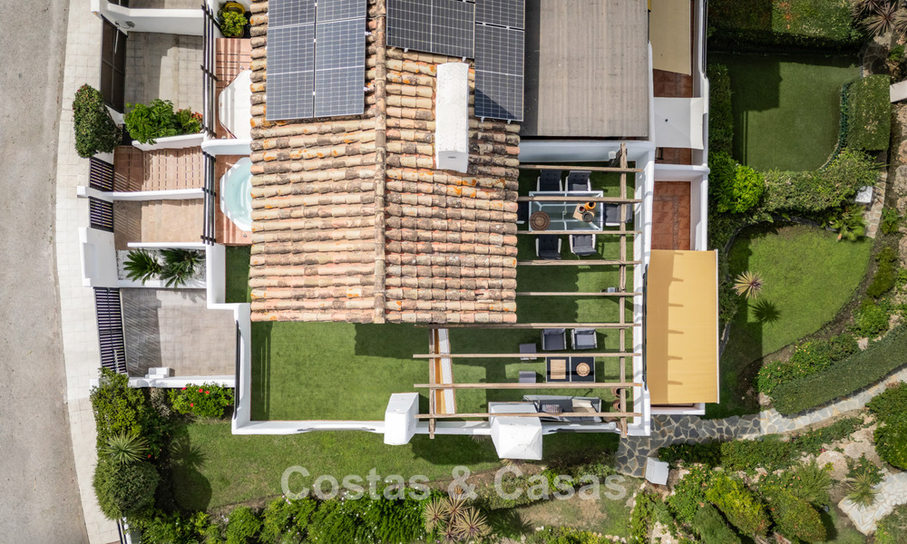 Exclusiva vivienda pareada con solárium en la azotea en venta en la Milla de Oro de Marbella 803873