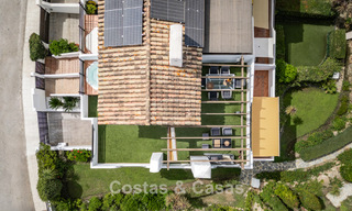Exclusiva vivienda pareada con solárium en la azotea en venta en la Milla de Oro de Marbella 803873 