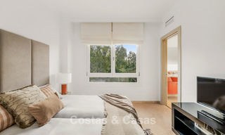 Exclusiva vivienda pareada con solárium en la azotea en venta en la Milla de Oro de Marbella 803875 