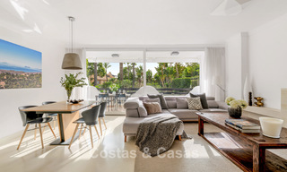 Exclusiva vivienda pareada con solárium en la azotea en venta en la Milla de Oro de Marbella 803879 
