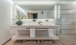 Exclusiva vivienda pareada con solárium en la azotea en venta en la Milla de Oro de Marbella 803880 