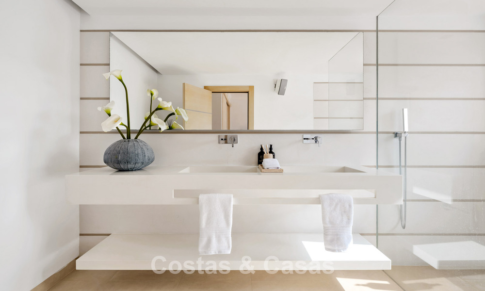 Exclusiva vivienda pareada con solárium en la azotea en venta en la Milla de Oro de Marbella 803887