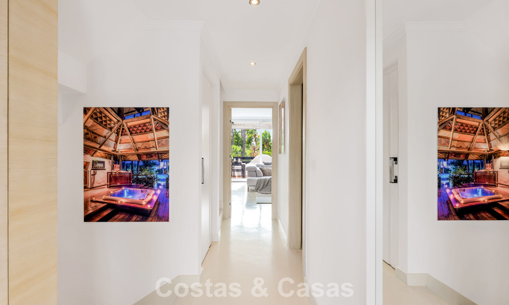 Exclusiva vivienda pareada con solárium en la azotea en venta en la Milla de Oro de Marbella 803891
