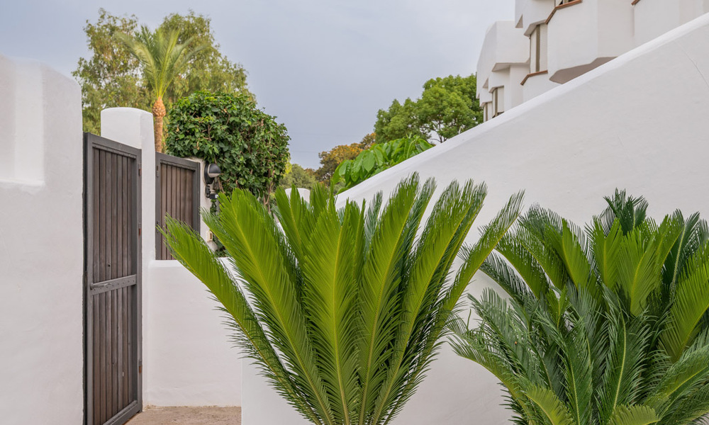 Exclusiva vivienda pareada con solárium en la azotea en venta en la Milla de Oro de Marbella 803897