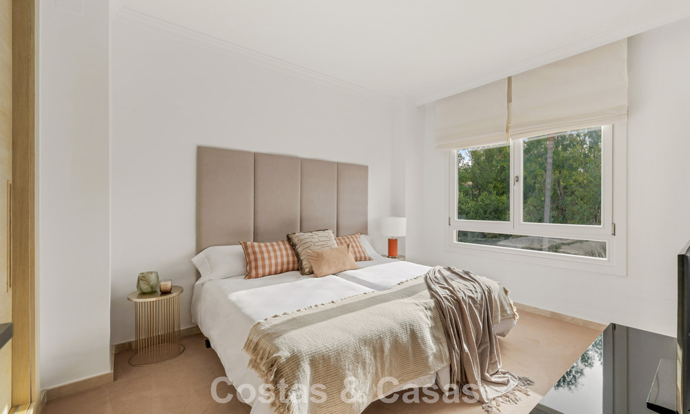 Exclusiva vivienda pareada con solárium en la azotea en venta en la Milla de Oro de Marbella 803900
