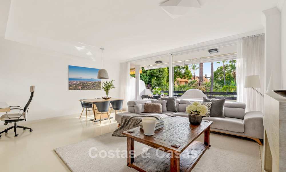 Exclusiva vivienda pareada con solárium en la azotea en venta en la Milla de Oro de Marbella 803904