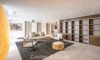 Exclusiva villa de lujo contemporánea en primera línea de playa en venta en San Pedro, Marbella 803666 