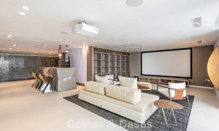 Exclusiva villa de lujo contemporánea en primera línea de playa en venta en San Pedro, Marbella 803667 