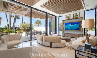 Exclusiva villa de lujo contemporánea en primera línea de playa en venta en San Pedro, Marbella 803671 