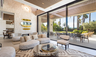 Exclusiva villa de lujo contemporánea en primera línea de playa en venta en San Pedro, Marbella 803675 