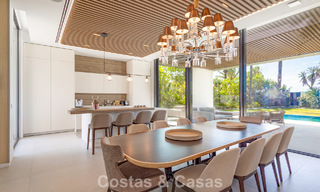 Exclusiva villa de lujo contemporánea en primera línea de playa en venta en San Pedro, Marbella 803677 