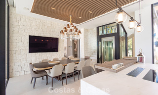 Exclusiva villa de lujo contemporánea en primera línea de playa en venta en San Pedro, Marbella 803678 