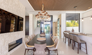 Exclusiva villa de lujo contemporánea en primera línea de playa en venta en San Pedro, Marbella 803681 