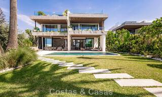 Exclusiva villa de lujo contemporánea en primera línea de playa en venta en San Pedro, Marbella 803683 