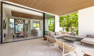 Exclusiva villa de lujo contemporánea en primera línea de playa en venta en San Pedro, Marbella 803689 