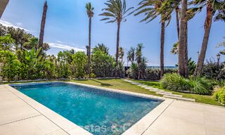 Exclusiva villa de lujo contemporánea en primera línea de playa en venta en San Pedro, Marbella 803691 