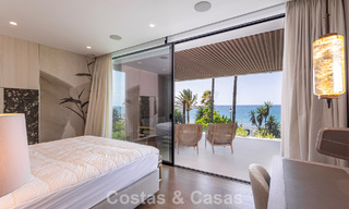 Exclusiva villa de lujo contemporánea en primera línea de playa en venta en San Pedro, Marbella 803693 