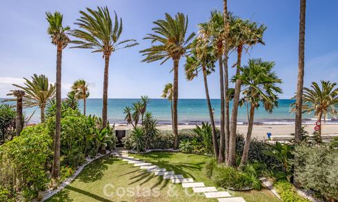 Exclusiva villa de lujo contemporánea en primera línea de playa en venta en San Pedro, Marbella 803697