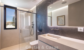 Exclusiva villa de lujo contemporánea en primera línea de playa en venta en San Pedro, Marbella 803700 