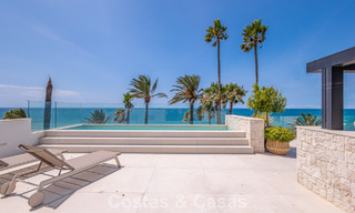 Exclusiva villa de lujo contemporánea en primera línea de playa en venta en San Pedro, Marbella 803701 