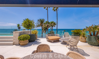 Exclusiva villa de lujo contemporánea en primera línea de playa en venta en San Pedro, Marbella 803703 