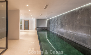Exclusiva villa de lujo contemporánea en primera línea de playa en venta en San Pedro, Marbella 803705 