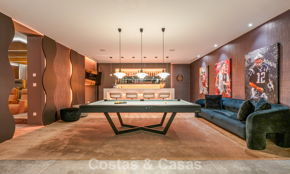 Villa de lujo de primera clase con vistas al mar en venta en una urbanización privada de La Quinta, Marbella - Benahavís 803715