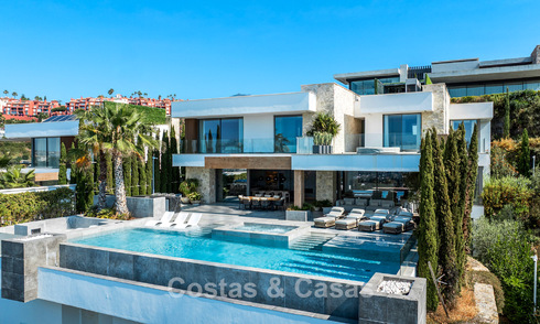 Villa de lujo de primera clase con vistas al mar en venta en una urbanización privada de La Quinta, Marbella - Benahavís 803721
