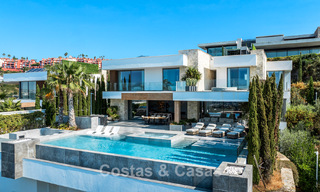 Villa de lujo de primera clase con vistas al mar en venta en una urbanización privada de La Quinta, Marbella - Benahavís 803721 