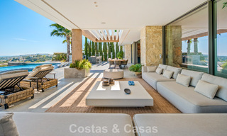 Villa de lujo de primera clase con vistas al mar en venta en una urbanización privada de La Quinta, Marbella - Benahavís 803724 