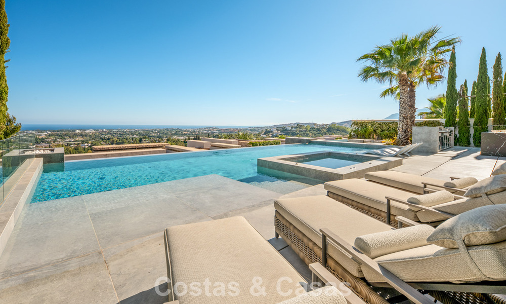 Villa de lujo de primera clase con vistas al mar en venta en una urbanización privada de La Quinta, Marbella - Benahavís 803726
